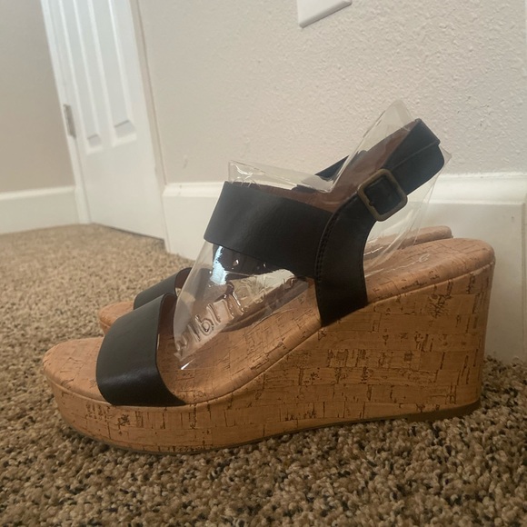 Women’s Wedges - Picture 2 of 2